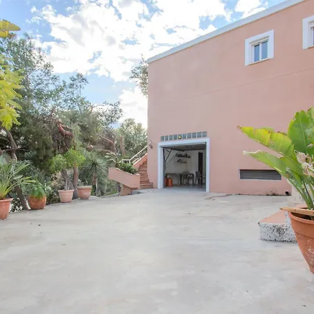The Ocean Retreat - 30m Next To The Sea Holiday home *
