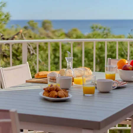 The Ocean Retreat - 30m Next To The Sea Holiday home
