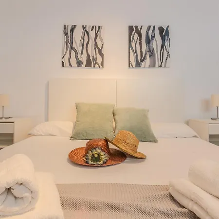 The Ocean Retreat - 30m Next To The Sea Holiday home *