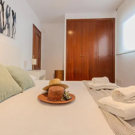 The Ocean Retreat - 30m Next To The Sea Holiday home *