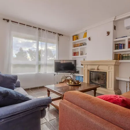 The Ocean Retreat - 30m Next To The Sea Holiday home *