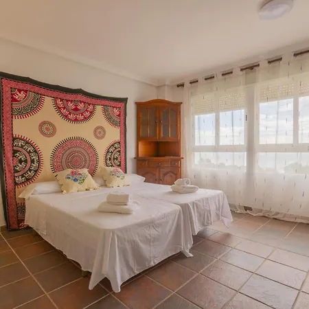 The Ocean Retreat - 30m Next To The Sea Holiday home *